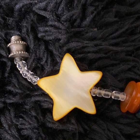 Vintage Dyed Mother of Pearl and Seed Bead w/ Barrel Clasp Bracelet - Picture 8 of 8